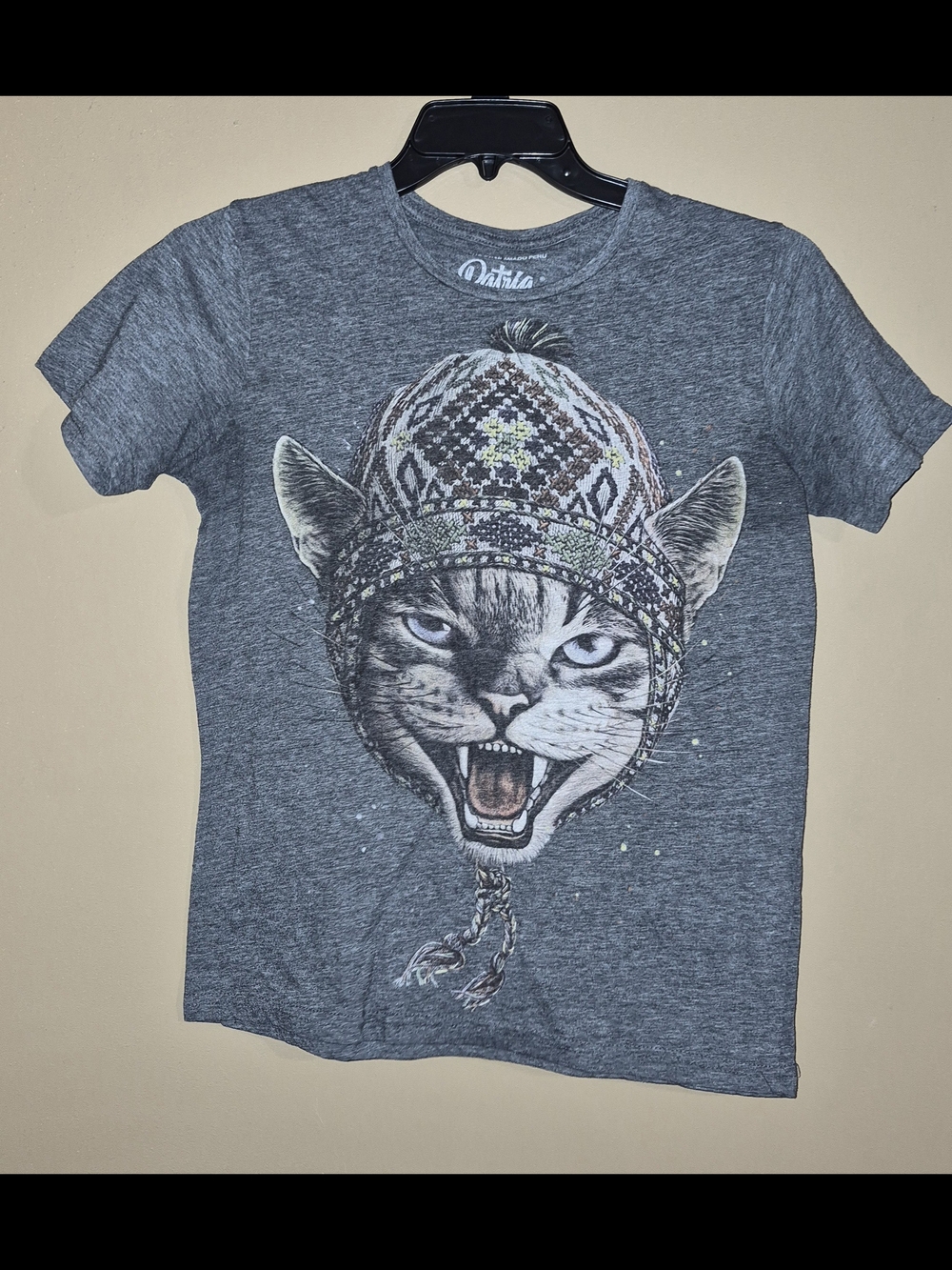 Women's Patria Heather Gray Cat Graphic Tee with Knit-Pattern Hat Size S